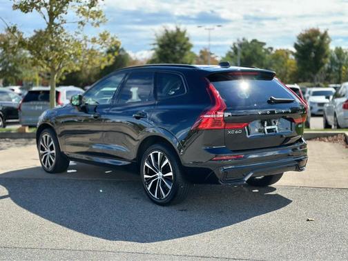 2025 Volvo XC60 B5 Plus