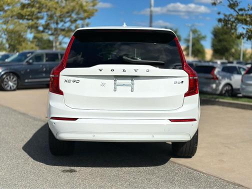 2023 Volvo XC90 B6 Core