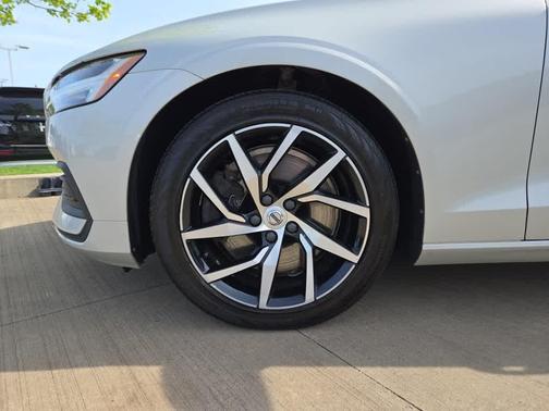 2020 Volvo S60 T6 Momentum