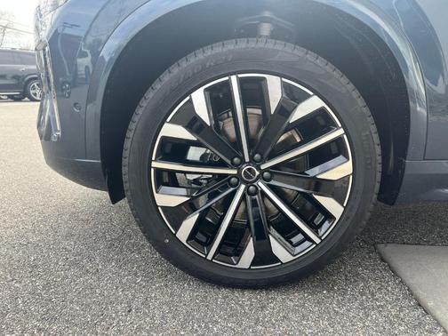 2025 Volvo XC90 B6 Plus 7-Seater