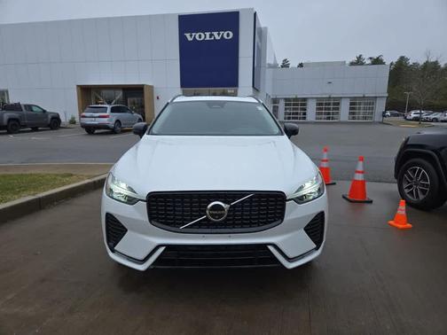 2023 Volvo XC60 B5 Plus Dark Theme