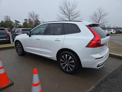 2023 Volvo XC60 B5 Plus Dark Theme