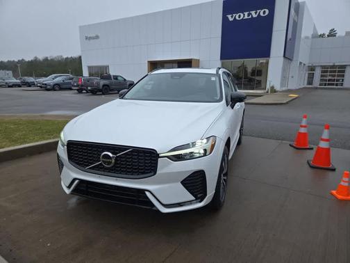 2023 Volvo XC60 B5 Plus Dark Theme