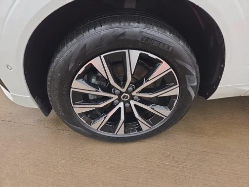2023 Volvo XC60 B5 Plus Dark Theme