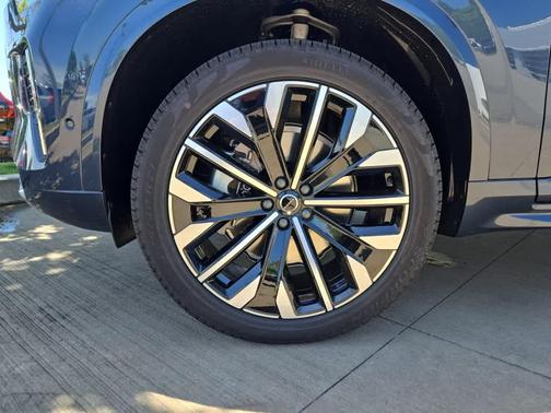 2026 Volvo XC90 PLUS