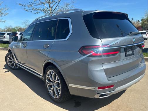 Gray Metallic 2026 BMW X7 xDrive40i