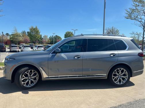 Gray Metallic 2026 BMW X7 xDrive40i
