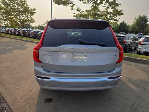2025 Volvo XC90 B5 Core