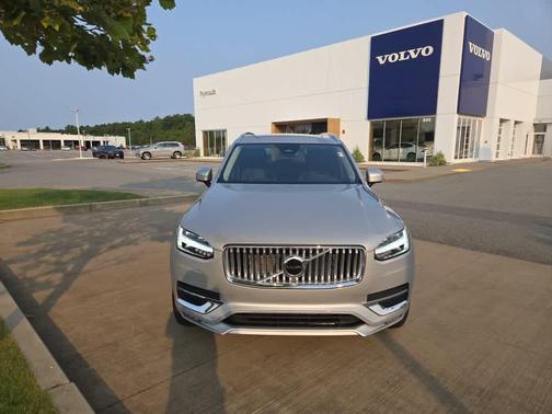 2025 Volvo XC90 B5 Core