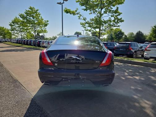 2016 Jaguar XJ XJ R-Sport