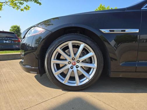 2016 Jaguar XJ XJ R-Sport