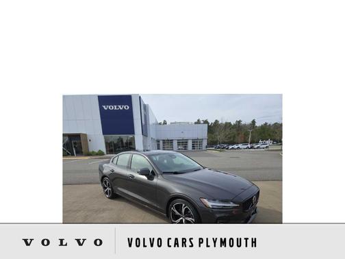 2024 Volvo S60 B5 Plus Dark Theme