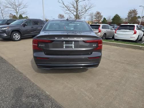 2024 Volvo S60 B5 Plus Dark Theme
