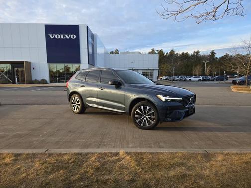 2023 Volvo XC60 B5 Plus Dark Theme