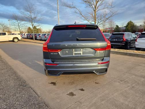 2023 Volvo XC60 B5 Plus Dark Theme