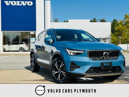 2025 Volvo XC40 B5 Core Bright Theme