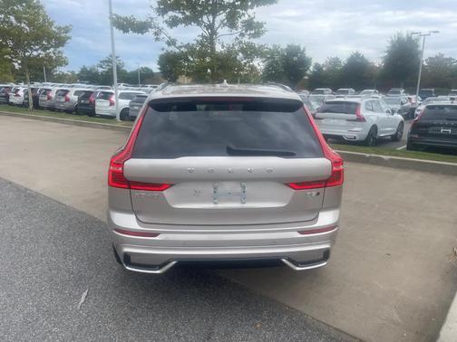 2025 Volvo XC60 B5 Plus