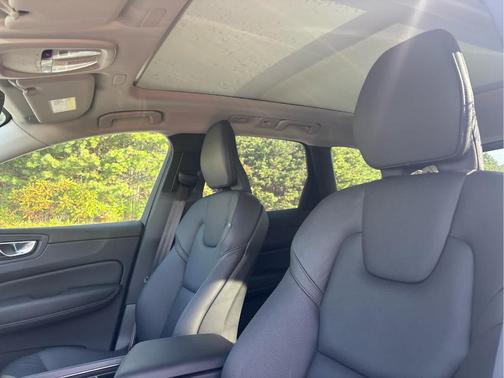 2025 Volvo XC60 B5 Plus