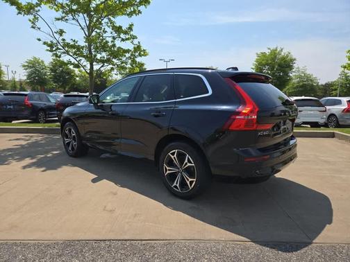 2022 Volvo XC60 B5 Momentum