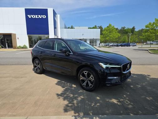 2022 Volvo XC60 B5 Momentum