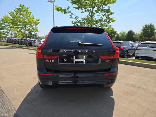 2022 Volvo XC60 B5 Momentum