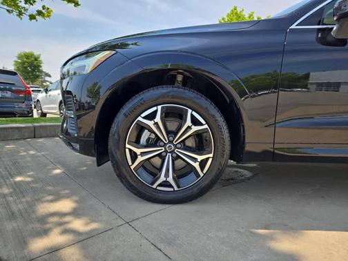 2022 Volvo XC60 B5 Momentum
