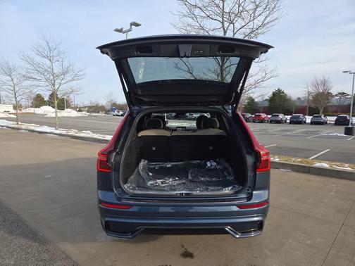 2026 Volvo XC60 B5 Plus