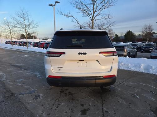 2023 Jeep Grand Cherokee L Laredo