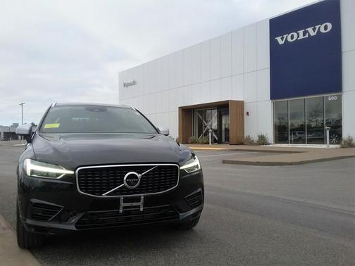 Photo 2 of 21 of 2019 Volvo XC60 Recharge Plug-In Hybrid T8 R-Design
