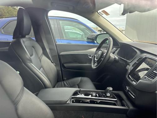 2024 Volvo XC90 B5 Core Bright Theme
