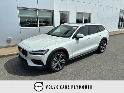 2025 Volvo V60 Cross Country B5 Plus