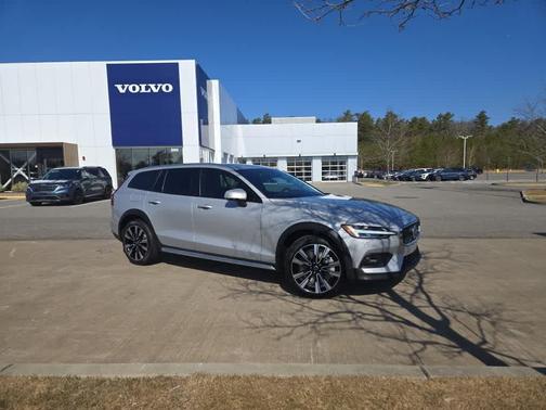2025 Volvo V60 Cross Country B5 Plus