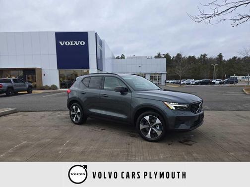 2026 Volvo XC40 B5 Core