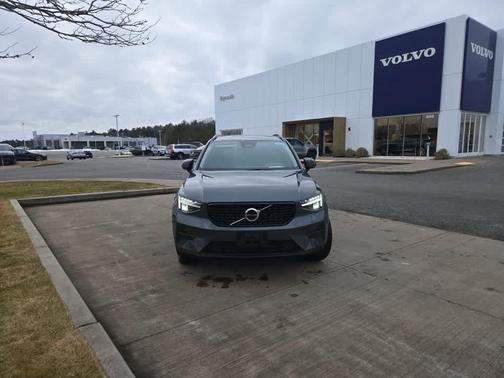 2026 Volvo XC40 B5 Core