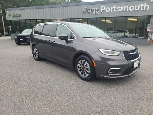 Granite Crystal Clearcoat Metallic 2023 Chrysler Pacifica Hybrid Touring L