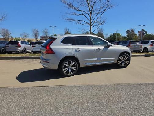 2023 Volvo XC60 B5 Plus Bright Theme