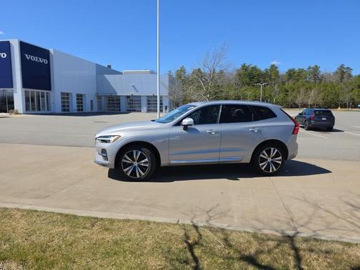 2023 Volvo XC60 B5 Plus Bright Theme