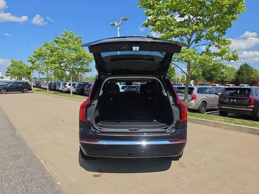 Onyx Black Metallic 2026 Volvo XC90 B6 Plus 7-Seater