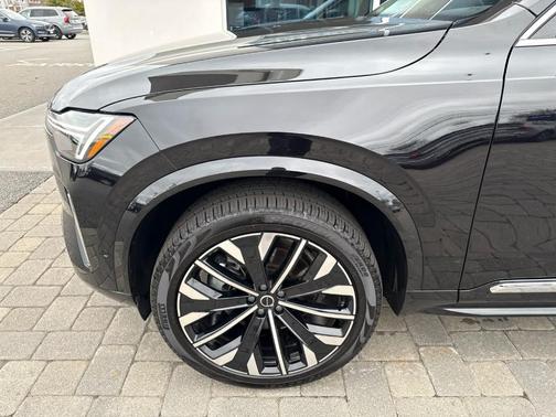 Onyx Black Metallic 2026 Volvo XC90 B6 Plus 7-Seater