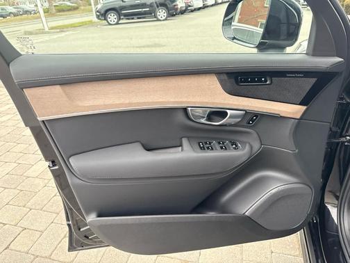Onyx Black Metallic 2026 Volvo XC90 B6 Plus 7-Seater