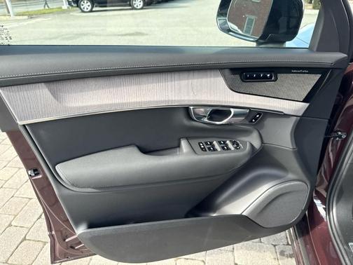 Mulberry Red 2026 Volvo XC90 Plug-In Hybrid T8 Ultra Dark Theme 6-Seater