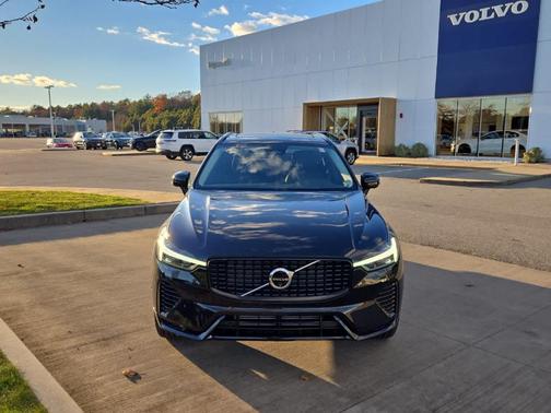 2025 Volvo XC60 Plug-In Hybrid T8 Plus