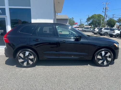 2025 Volvo XC60 Plug-In Hybrid T8 Plus