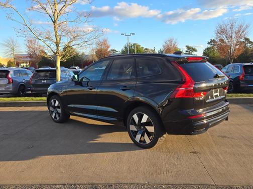 2025 Volvo XC60 Plug-In Hybrid T8 Plus