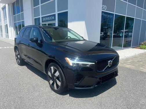 2025 Volvo XC60 Plug-In Hybrid T8 Plus