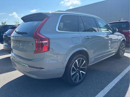 2024 Volvo XC90 B5 Plus Bright Theme