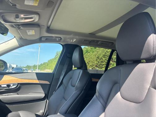 2024 Volvo XC90 B5 Plus Bright Theme
