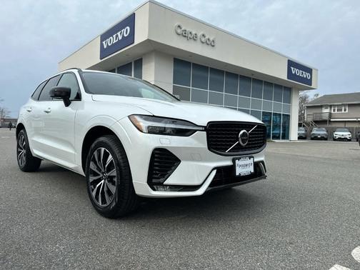 Crystal White Metallic 2024 Volvo XC60 B5 Core Dark Theme