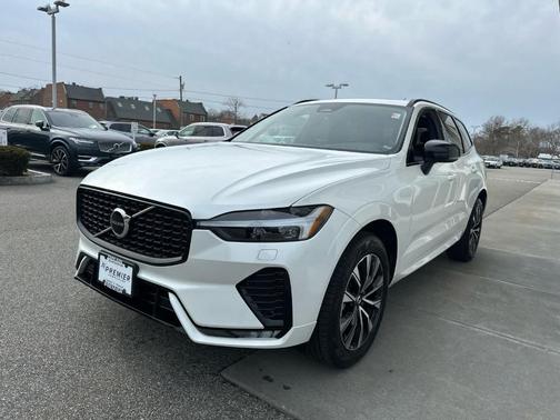 Crystal White Metallic 2024 Volvo XC60 B5 Core Dark Theme