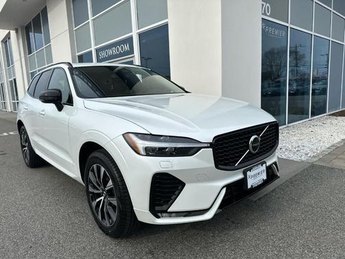 Crystal White Metallic 2024 Volvo XC60 B5 Core Dark Theme